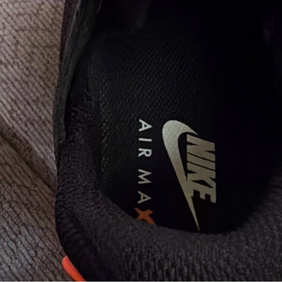 Athletic_Shoes